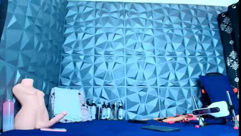 Snapshot of angel_red77 chatting on 01-08-26, 08:33 angel red77 online show from 01-08-26, 08:33