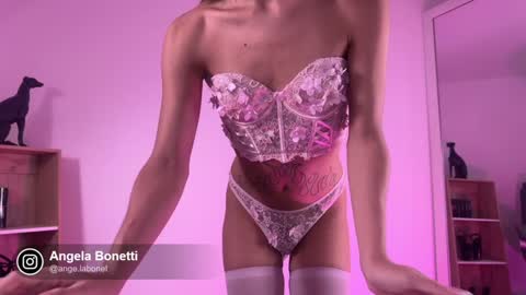 Snapshot of angela_bonetti chatting on 01-17-25, 04:17 Angela Bonetti online show from 01-17-25, 04:17