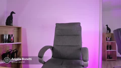 Snapshot of angela_bonetti chatting on 03-07-25, 12:37 Angela Bonetti online show from 03-07-25, 12:37
