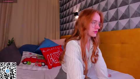 Snapshot of angela_flowers chatting on 12-15-25, 01:10 Angela online show from 12-15-25, 01:10