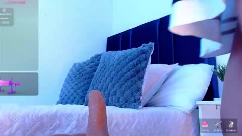 Snapshot of angela_santana_ chatting on 10-14-25, 06:31 Angela online show from 10-14-25, 06:31