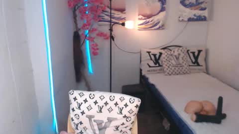 angelamorena online show from 03-03-25, 10:20