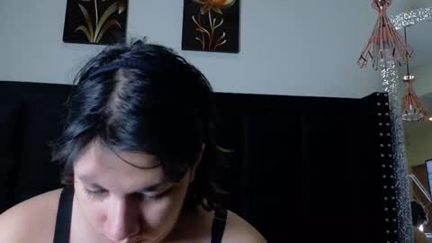 Snapshot of angelarumiee chatting on 11-23-25, 07:35 Angela online show from 11-23-25, 07:35