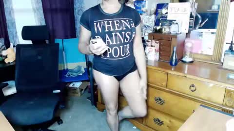 Snapshot of angelbaby11986 chatting on 09-21-25, 11:34 Angela Longcock online show from 09-21-25, 11:34