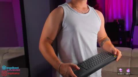 Snapshot of angelbell19 chatting on 09-19-25, 02:24 angelbell19 online show from 09-19-25, 02:24