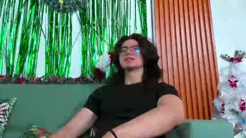 Snapshot of angelbennet_ chatting on 12-21-24, 06:41 Angel Bennet online show from 12-21-24, 06:41