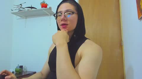 Snapshot of angelbennet_ chatting on 02-06-25, 03:06 Angel Bennet online show from 02-06-25, 03:06
