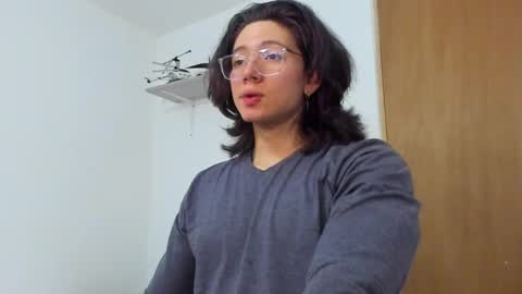 Snapshot of angelbennet_ chatting on 02-19-25, 02:55 Angel Bennet online show from 02-19-25, 02:55
