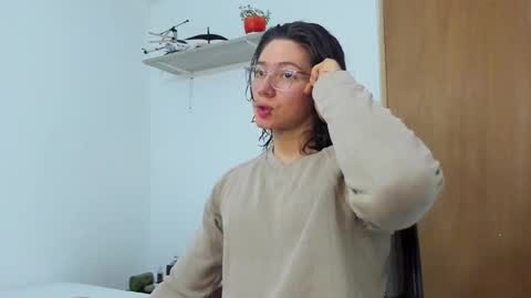 Snapshot of angelbennet_ chatting on 02-20-25, 03:23 Angel Bennet online show from 02-20-25, 03:23