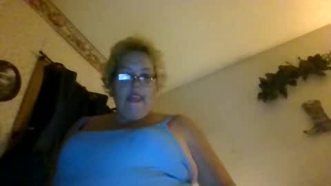 Snapshot of angelbug8820 chatting on 11-07-25, 11:10 Angelbu online show from 11-07-25, 11:10