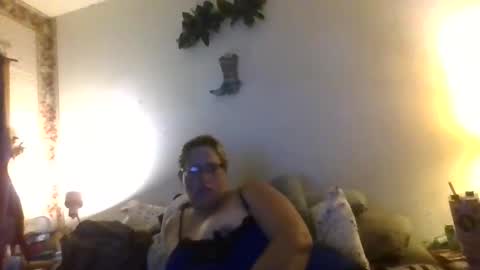 Snapshot of angelbug8820 chatting on 11-25-25, 09:42 Angelbu online show from 11-25-25, 09:42