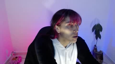 angele online show from 11-04-25, 01:32