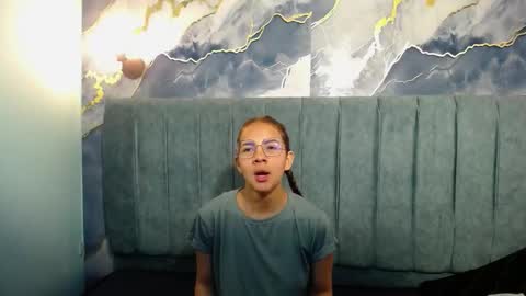 Snapshot of angeles_azul chatting on 10-24-25, 01:51 angel online show from 10-24-25, 01:51