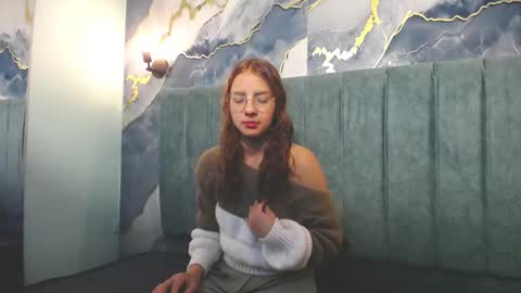 Snapshot of angeles_azul chatting on 10-31-25, 03:24 angel online show from 10-31-25, 03:24