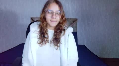 Snapshot of angeles_azul chatting on 11-01-25, 03:47 angel online show from 11-01-25, 03:47