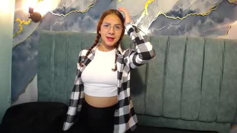 Snapshot of angeles_azul chatting on 11-12-25, 01:33 angel online show from 11-12-25, 01:33