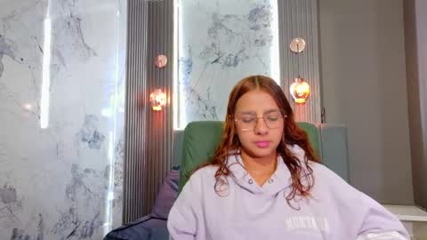 Snapshot of angeles_azul chatting on 11-18-25, 01:04 angel online show from 11-18-25, 01:04