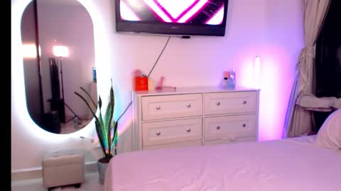 Snapshot of angelesxoxo chatting on 10-15-25, 02:33 angelesxoxo online show from 10-15-25, 02:33