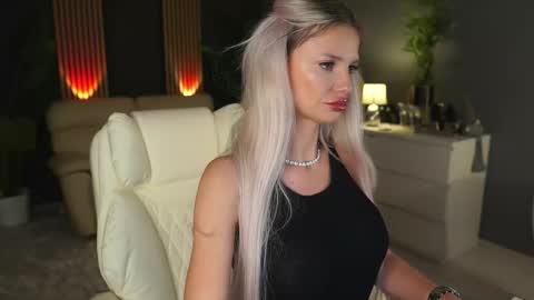 Snapshot of angeleyesblue25 chatting on 02-13-26, 08:27 annita online show from 02-13-26, 08:27