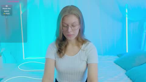 Snapshot of angeli_eyes chatting on 10-18-25, 02:18 Ksenia online show from 10-18-25, 02:18