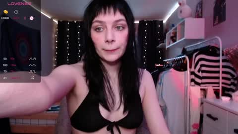 Snapshot of angelic_shawty chatting on 12-12-24, 04:04 Angel Katy  online show from 12-12-24, 04:04