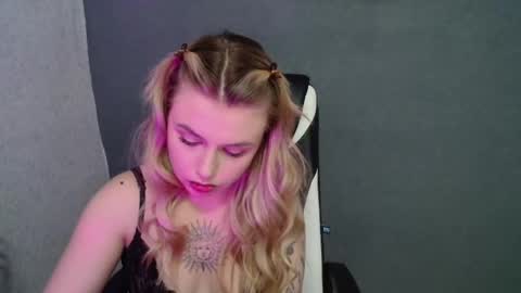 angelicablanch online show from 09-17-25, 09:16