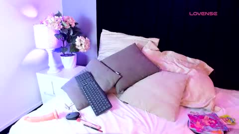 Angelique online show from 10-29-25, 08:43