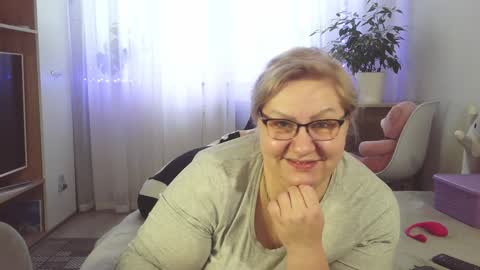 Snapshot of angelinaglam chatting on 12-13-24, 12:06 AngelinaGlam online show from 12-13-24, 12:06