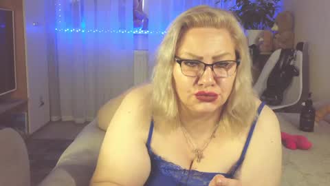 Snapshot of angelinaglam chatting on 12-14-24, 11:07 AngelinaGlam online show from 12-14-24, 11:07