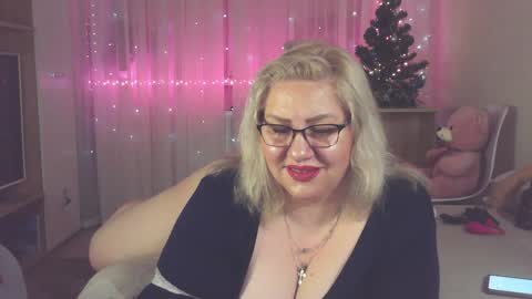 Snapshot of angelinaglam chatting on 12-20-24, 02:38 AngelinaGlam online show from 12-20-24, 02:38