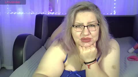 AngelinaGlam online show from 10-14-25, 08:59