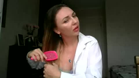 angelinalove28 online show from 11-04-25, 07:51