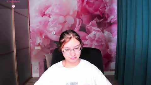 AngelinaLow online show from 10-19-25, 05:30