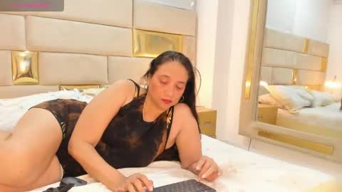 Snapshot of angeline_sttone chatting on 04-12-26, 02:05 angeline_sttone online show from 04-12-26, 02:05