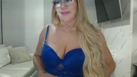 angelinna_12 online show from 01-12-26, 05:01