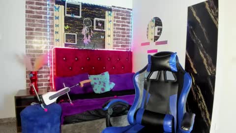 Snapshot of angelitasexxxhot chatting on 10-11-25, 12:21 Angelitasexxxhot online show from 10-11-25, 12:21