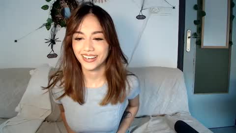 Snapshot of angelkath chatting on 10-18-25, 04:30 angelkath online show from 10-18-25, 04:30