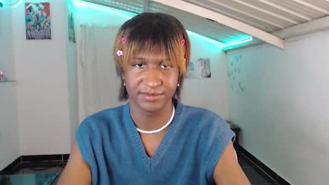 Snapshot of angell_dustt chatting on 01-23-25, 08:15 Danielle online show from 01-23-25, 08:15