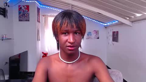 Snapshot of angell_dustt chatting on 02-12-25, 06:19 Danielle online show from 02-12-25, 06:19