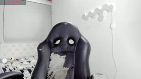 Snapshot of angell_hans11_aws chatting on 12-28-24, 06:17 Im Angel  online show from 12-28-24, 06:17