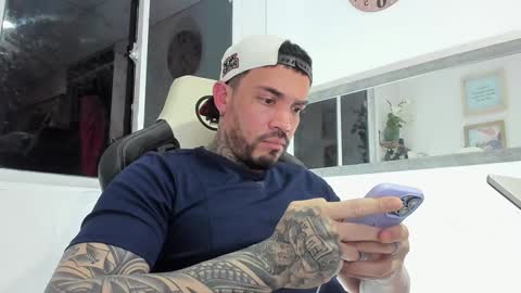 angellatino0 online show from 01-01-25, 05:22