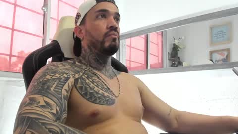 angellatino0 online show from 01-01-25, 10:13