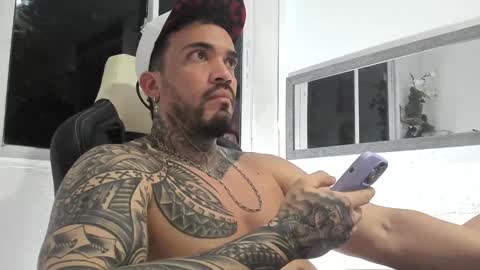 angellatino0 online show from 01-02-25, 03:48