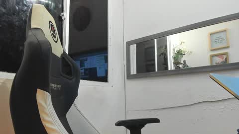angellatino0 online show from 02-11-25, 07:02