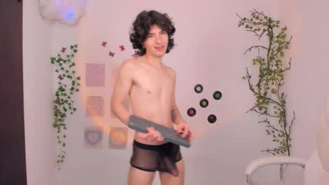 Angel online show from 09-30-25, 07:41
