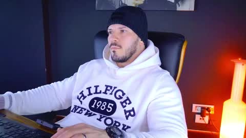 Snapshot of angeloeric chatting on 01-28-25, 01:49 BlackWolf online show from 01-28-25, 01:49