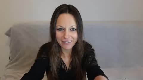 Giulia online show from 11-16-25, 10:54