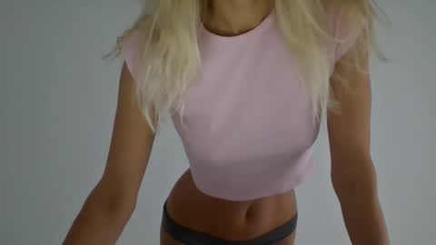 Snapshot of angelsquirting chatting on 10-26-25, 06:19 Alesia online show from 10-26-25, 06:19