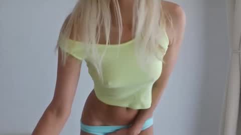 Snapshot of angelsquirting chatting on 10-30-25, 06:59 Alesia online show from 10-30-25, 06:59