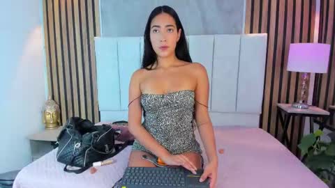 Snapshot of angelss7777 chatting on 11-04-25, 12:32 Angel online show from 11-04-25, 12:32